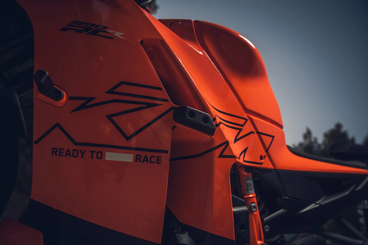 KTM 990 RC-R (MY26)